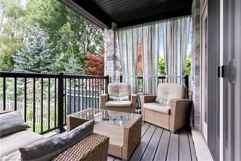 Luxury Room, 1 King Bed, River View | Terrace/patio