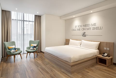 One-Bedroom Apartment | In-room safe, desk, blackout drapes, iron/ironing board