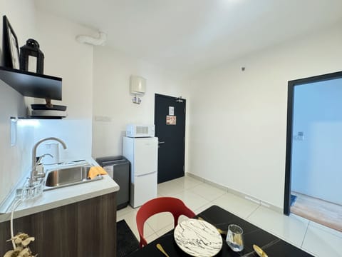 Executive Apartment, 1 Bedroom, Non Smoking, City View | Private kitchen | Fridge, microwave, dishwasher, cookware/dishes/utensils