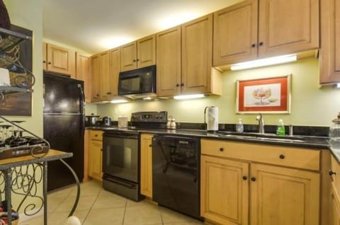 Condo, 2 Bedrooms | Private kitchen | Fridge, oven, coffee/tea maker, toaster