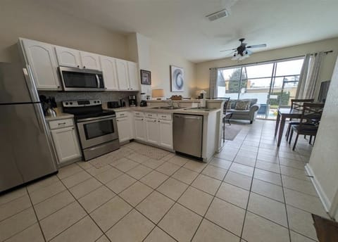 Townhome, 3 Bedrooms | Private kitchen