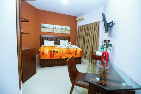 Deluxe Room, 1 Queen Bed, Balcony, City View | Minibar, in-room safe, soundproofing, free WiFi