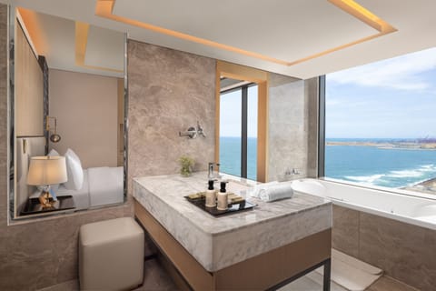 Executive Suite, Ocean View | Bathroom | Hair dryer, bathrobes, slippers, bidet