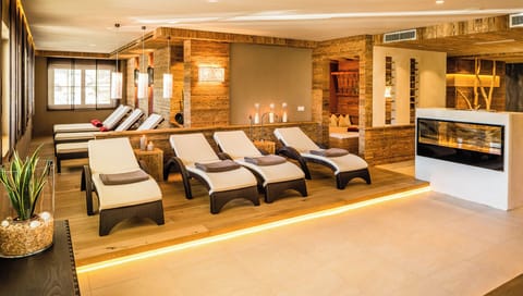 Sauna, hot tub, steam room, massages