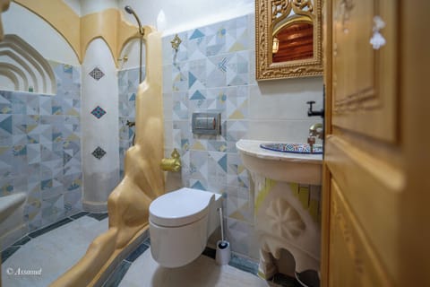 Luxury Double Room, Balcony (1) | Bathroom | Combined shower/tub, hair dryer, bidet, towels