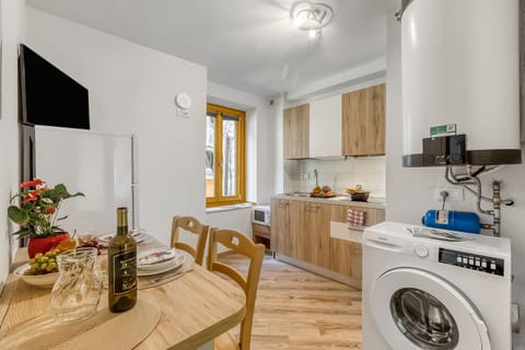 Family Apartment, 1 Bedroom (Villa Pastoedo Apartment Bianco) | Private kitchen | Fridge, microwave, oven, stovetop