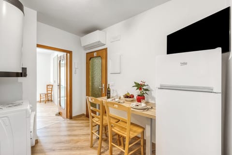 Family Apartment, 1 Bedroom (Villa Pastoedo Apartment Bianco) | Dining