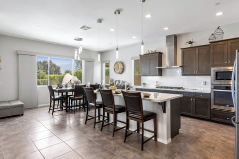 Amazing chef's kitchen with Island