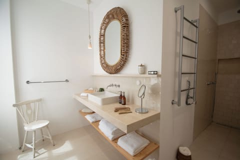 Comfort Double Room | Bathroom | Shower, hair dryer, towels, soap