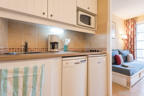 Studio 5 people - 1 sleeping alcove - Terrace or balcony | Private kitchenette | Fridge, microwave, stovetop, dishwasher