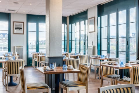 Daily buffet breakfast (EUR 20 per person)