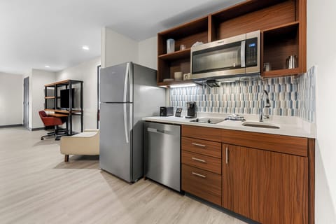 Full-size fridge, microwave, stovetop, dishwasher