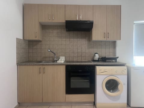 Luxury Studio, City View | Private kitchen