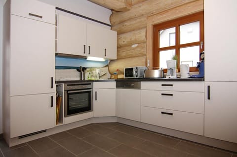 House | Private kitchen | Electric kettle, toaster, highchair