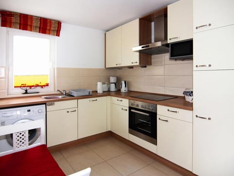 House | Private kitchen | Electric kettle, toaster, highchair