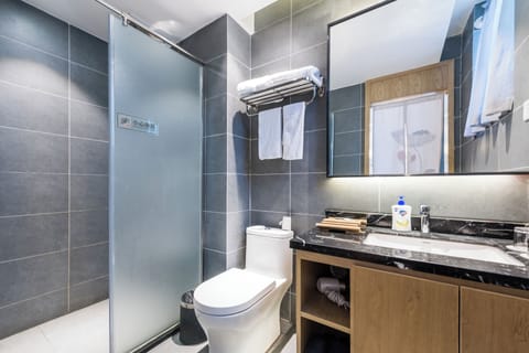 Superior Twin Room, Courtyard View | Bathroom | Designer toiletries, hair dryer, towels, soap