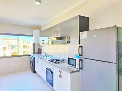 Apartment, 1 Bedroom, Kitchen | Private kitchen | Full-size fridge, microwave, oven, stovetop