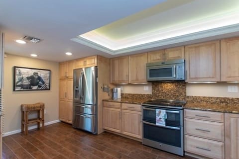 Condo, 2 Bedrooms | Private kitchen | Fridge, oven, coffee/tea maker, toaster