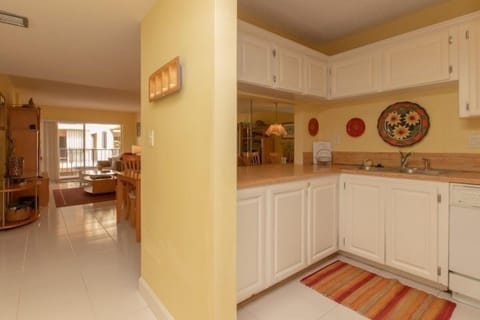 Condo, 2 Bedrooms | Private kitchen | Fridge, oven, coffee/tea maker, toaster