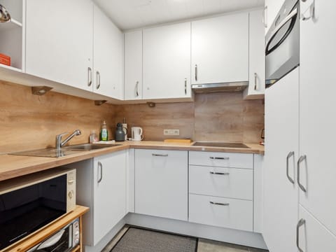 Apartment | Private kitchen | Electric kettle, toaster
