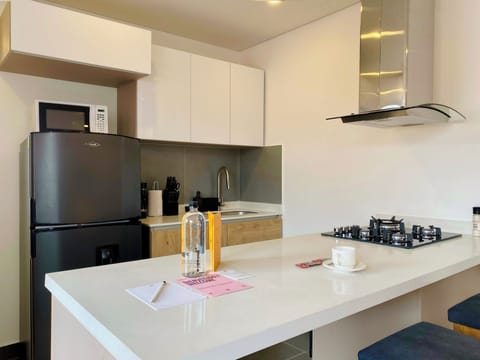 Apartment, 2 Bedrooms (703) | Private kitchen | Fridge, microwave, oven, coffee/tea maker