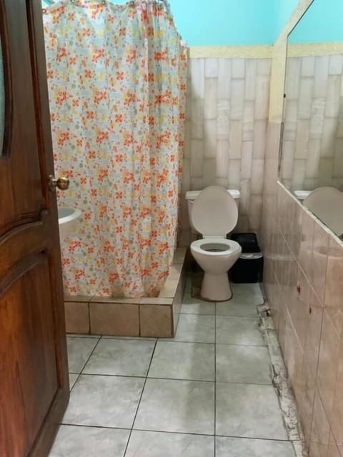 Junior Single Room | Bathroom | Combined shower/tub, rainfall showerhead, towels, soap