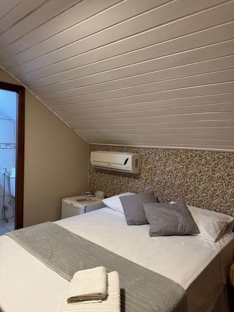 Standard Single Room, 1 Bedroom | Iron/ironing board, free WiFi