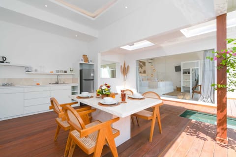 Basic Villa | Dining