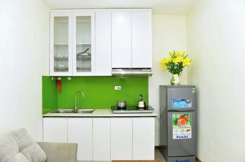 Deluxe Apartment | Private kitchen | Mini-fridge, stovetop, cookware/dishes/utensils, dining tables