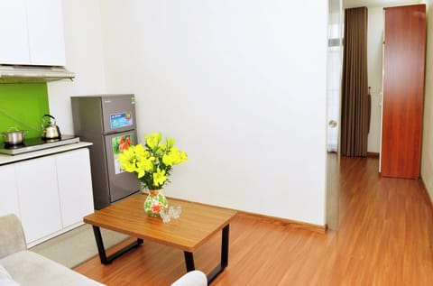 Deluxe Apartment | Private kitchen | Mini-fridge, stovetop, cookware/dishes/utensils, dining tables