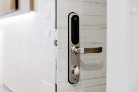 Classic Double or Twin Room, 1 King Bed | Minibar, in-room safe, blackout drapes, soundproofing