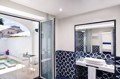 Pool Patio Prestige Room | Bathroom | Shower, rainfall showerhead, designer toiletries, hair dryer