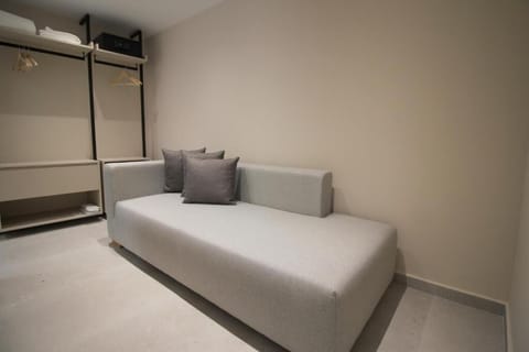 Deluxe Quadruple Room | Desk, soundproofing, free WiFi