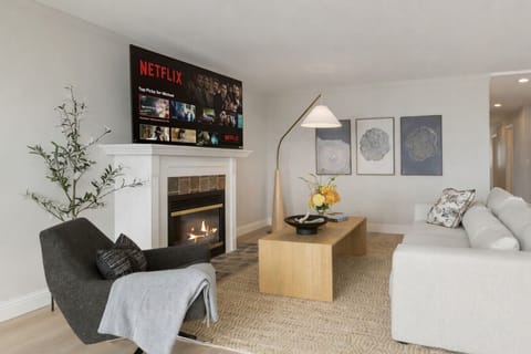 Living room with gas fire place