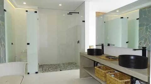 Suite Samanes | Bathroom