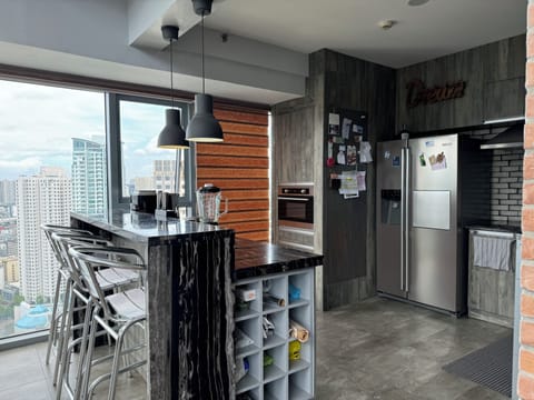 City Condo, 3 Bedrooms, City View | Private kitchen | Electric kettle