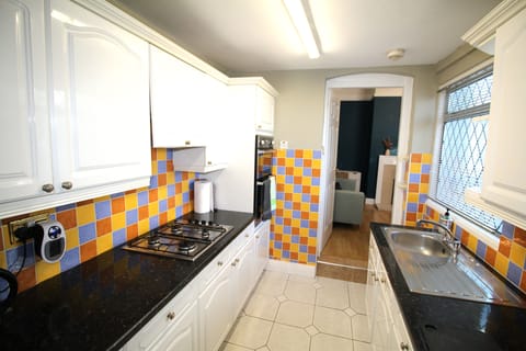 House | Private kitchen | Fridge, microwave, oven, stovetop