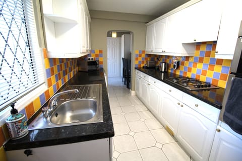 House | Private kitchen | Fridge, microwave, oven, stovetop