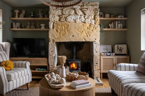 102 - Brigadoon - WR12 7AT - Full