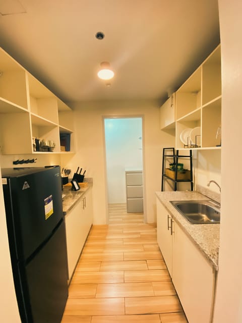 Family Condo, Mountain View | Private kitchen | Full-size fridge, microwave, stovetop, electric kettle