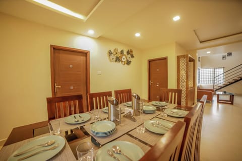 Villa, 4 Bedrooms | In-room dining