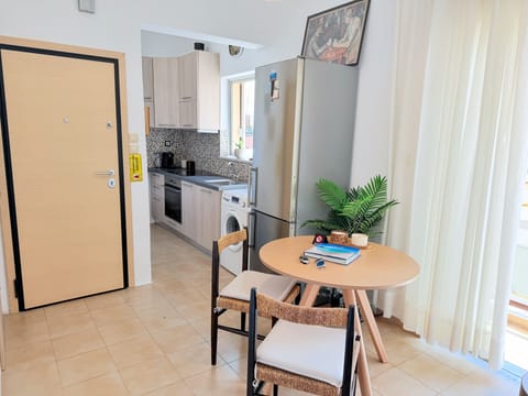 Apartment, 1 Bedroom | Dining room