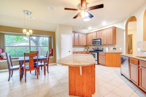 House (4 Bedrooms) | Interior