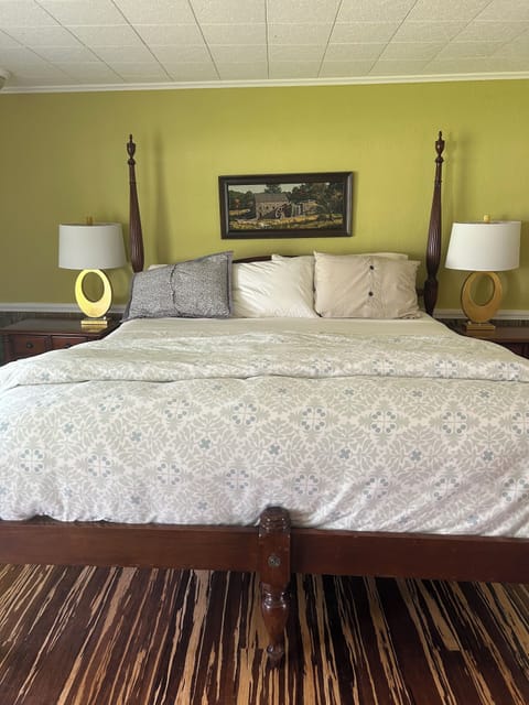 Basic Room, Mountain View | Bed sheets