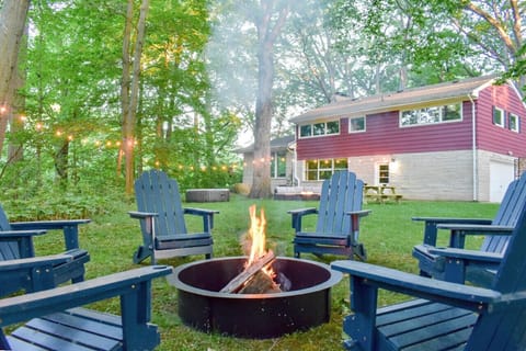 Outdoor Yard | Hot Tub | Fire pit | Picnic table | Sectional | Grill |November 2025 updates new Cream paint color on house