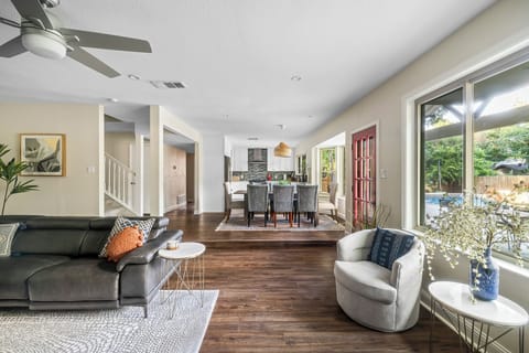 Large windows lets in so much natural light, making the space feel open and inviting.