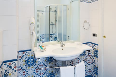 Junior Room, Sea View | Bathroom | Free toiletries, hair dryer, slippers, bidet