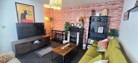 Apartment | Living area | TV