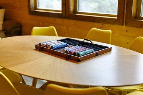 Poker set and cards provided