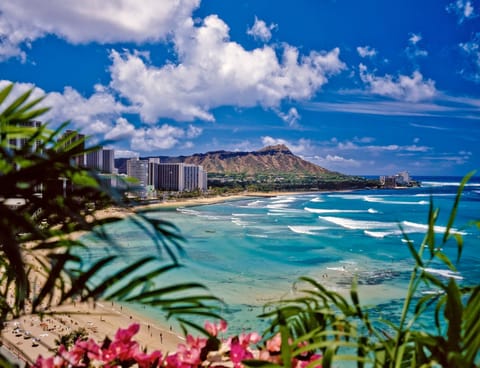 Beach nearby, white sand, beach towels